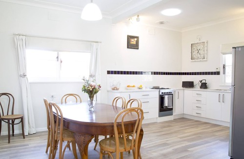 Bathurst House | 88 Morrisset St Bathurst