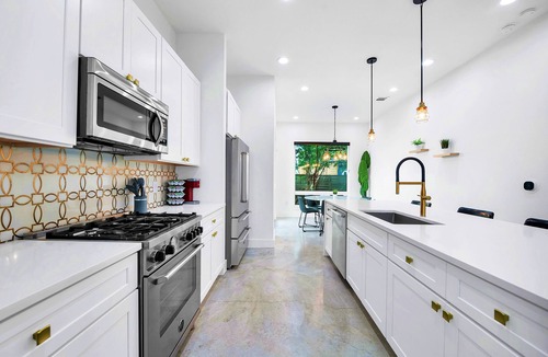 East MLK House | 888 Home - 8 Mins to Downtown, Franklin's BBQ, and Airport