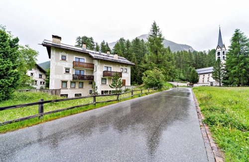 La Punt-Chamues-ch Apartment | 89 m² Apartment ∙ 2 bedrooms ∙ 6 guests