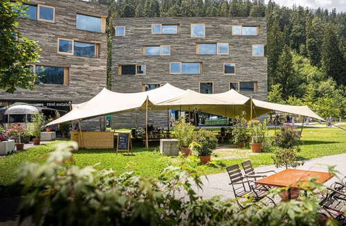 Laax Apartment | 89 m² Apartment ∙ 3 bedrooms ∙ 6 guests