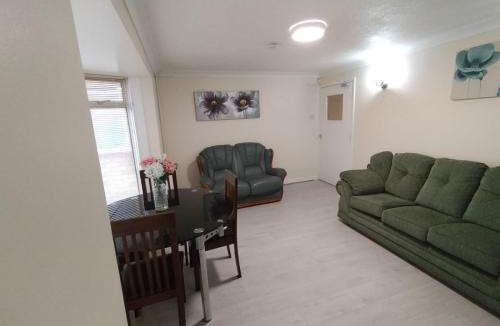 Aylesbury Apartment | 89 Weedon Road