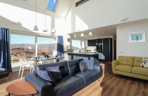 Harris House | 8B Carrigreich