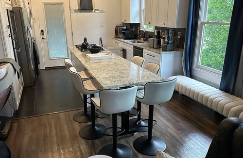 Hancock Apartment | 8BR 2 Kitchens Walk to UT Huge TV Massage