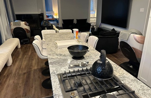 Hancock Apartment | 8BR 2 Kitchens Walk to UT Huge TV Massage