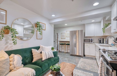 Sullivan's Gulch House | 8BR/5BA Compound | 3 Kitchens | Sleeps 16