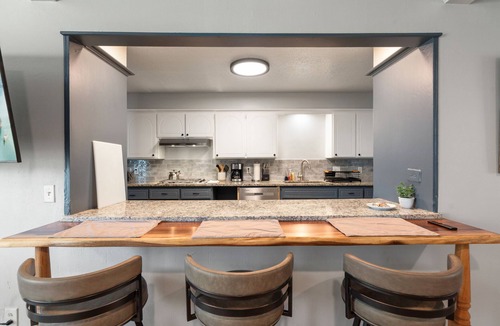 Central Oklahoma City House | 8BR | 7 mins SNU | Sleeps 14, fenced yard
