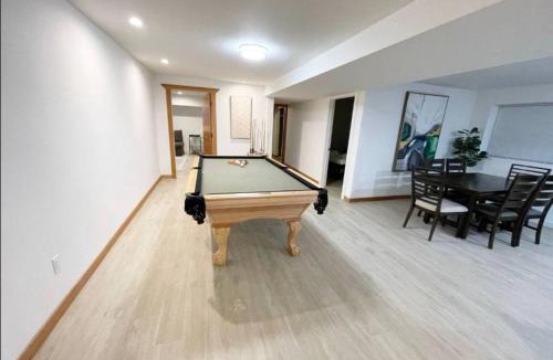 Haller Lake House | 8BR 7Bath Mansion wtheater, fire pit, pool table