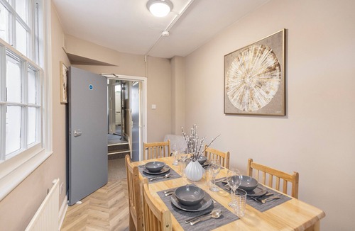 Camden Town with Primrose Hill House | 8BR Gem in Prime Location: Perfect for Group Stays
