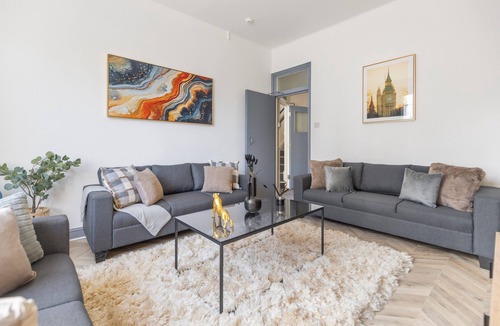 Camden Town with Primrose Hill House | 8BR Gem in Prime Location: Perfect for Group Stays