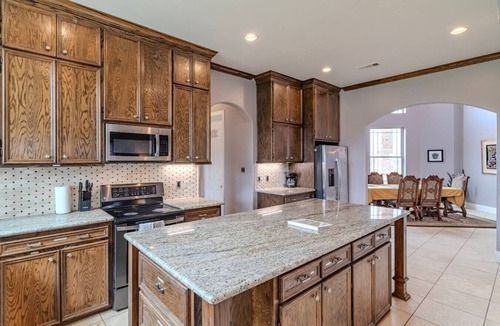 Iowa Colony House | 8BR Ranch house perfect for large families/groups