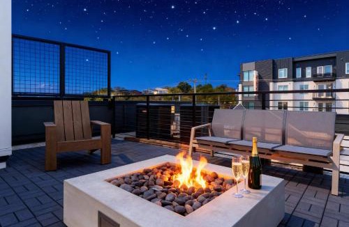 Talbot's Corner House | 8BR Rooftops with Hot Tub Fire Pit Skyline Views