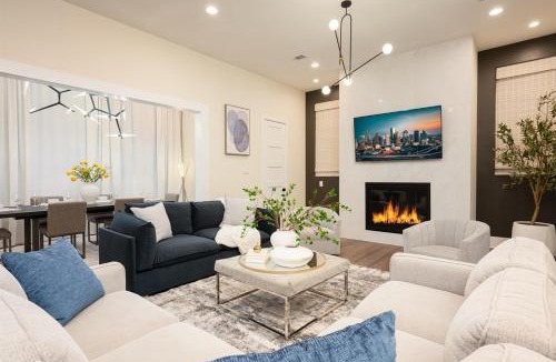 Washington Ave./ Memorial Park House | 8BR Twin Homes w Rooftops, Near Dtown HTX & FIFA