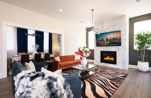 Washington Ave./ Memorial Park House | 8BR Twin Homes w Rooftops, Near Dtown HTX & FIFA