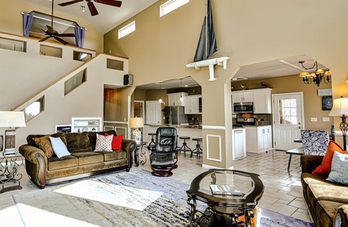 Eagles Nest House | 8MM Lake view/cove fun! Great for groups-2 kitchens, 3 decks, 2 docks, Sleep 18!