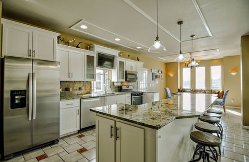 Eagles Nest House | 8MM Lake view/cove fun! Great for groups-2 kitchens, 3 decks, 2 docks, Sleep 18!