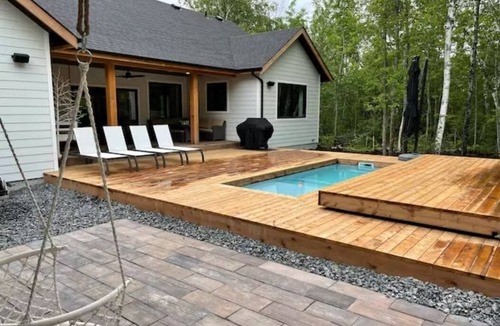 Lac du Bonnet Cottage | 8TH ESCAPE w/Plunge Pool, Hot Tub, Sauna backing onto 8th Hole on Granite Hills