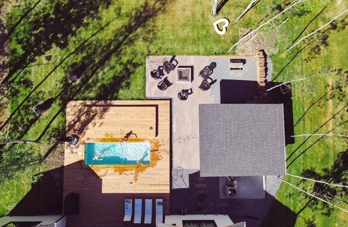 Lac du Bonnet Cottage | 8TH ESCAPE w/Plunge Pool, Hot Tub, Sauna backing onto 8th Hole on Granite Hills