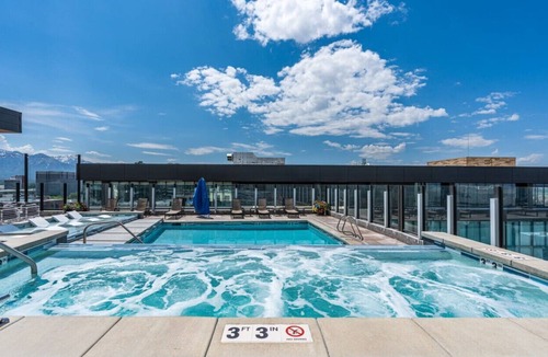 Rio Grande Apartment | 8th fl. Amazing views! Lux design! Pool/gym/Pkg!