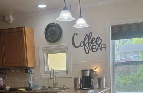 South Kansas City House | 9.2 miles from GEHA Field At Arrowhead Stadium