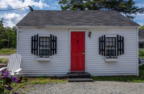 Trenton Apartment | 9 2BR Acadia Cottage w/AC Open Hearth Inn