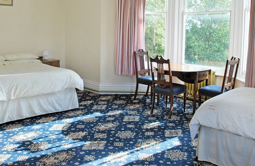 Barrow-on-Trent Cottage | 9 bedroom accommodation in Barrow on Trent