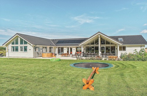 Spøttrup House | 9 bedroom beautiful home in Spøttrup