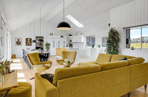 Mommark Strand House | 9 bedroom beautiful home in Sydals