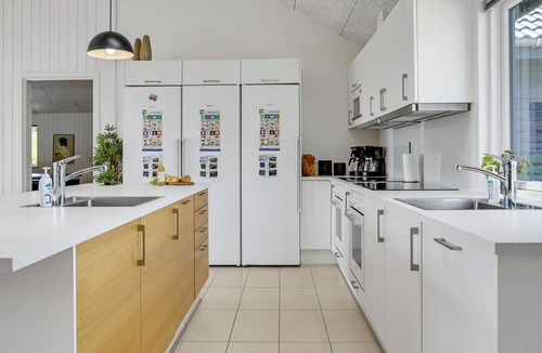Mommark Strand House | 9 bedroom beautiful home in Sydals