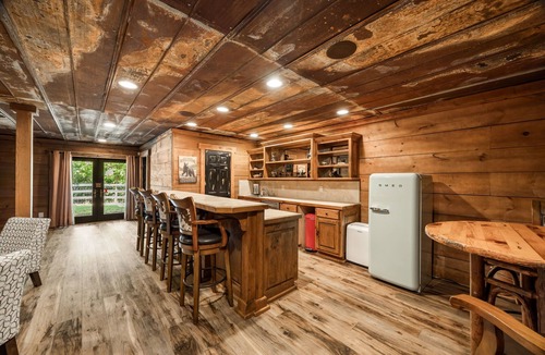 Helen Cabin | 9 Bedroom Lodge Barndominium Combo Sleeps Up to 28