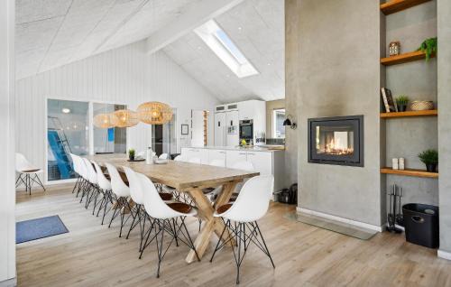 Houvig Strand House | 9 Bedroom Lovely Home In Ringkøbing