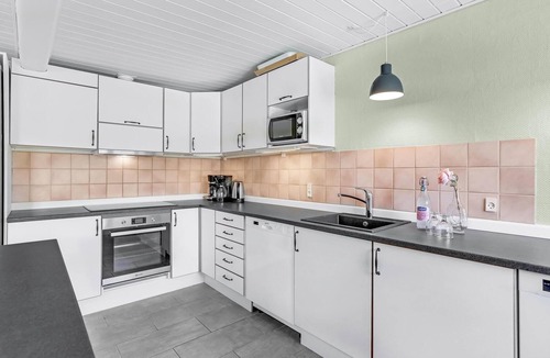Spidsegard House | 9 bedroom pet friendly home in Nexø