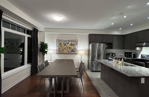Vaughan House | 9 Beds - Kleinburg Crown Town Residences