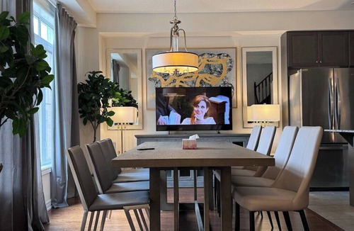 Vaughan House | 9 Beds -Kleinburg Crown Town Residences