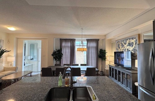 Vaughan House | 9 Beds -Kleinburg Crown Town Residences