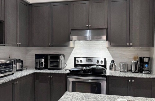 Vaughan House | 9 Beds -Kleinburg Crown Town Residences