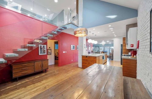 Kensington House | 9 Guests | King Bed | Pin Ball | BBQ | Piano