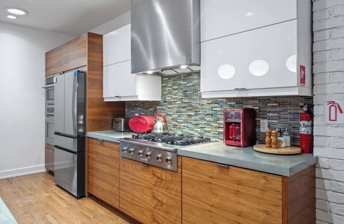 Kensington House | 9 Guests | King Bed | Pin Ball | BBQ | Piano