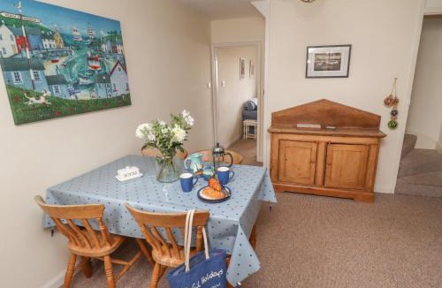 Lympstone House | 9 Harefield Cottages