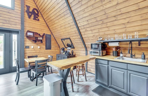 Mount Pocahontas Cabin | 9 Mi to Big Boulder Mtn: A-Frame Cabin w/Hot Tub