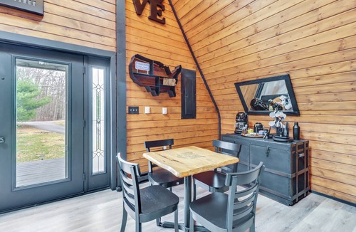 Mount Pocahontas Cabin | 9 Mi to Big Boulder Mtn: A-Frame Cabin w/Hot Tub