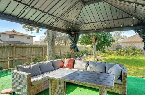 South Side House | 9 Mi to Dtwn: Spacious Retreat in Corpus Christi!