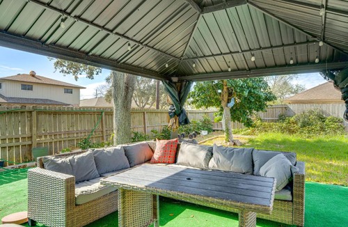 South Side House | 9 Mi to Dtwn: Spacious Retreat in Corpus Christi!