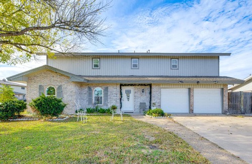 South Side House | 9 Mi to Dtwn: Spacious Retreat in Corpus Christi!