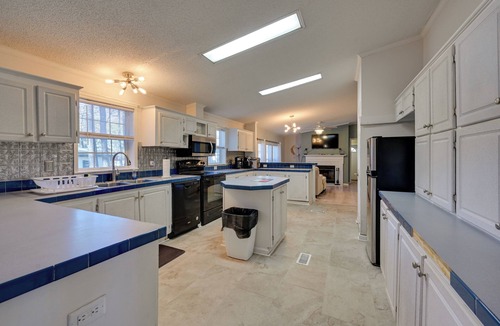 Crisp House | 9 Mi to ECU: Pet-Friendly Greenville Home w/Deck