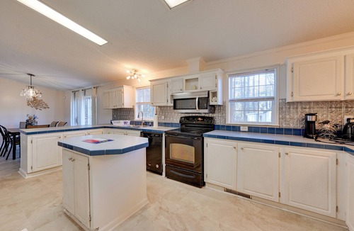 Crisp House | 9 Mi to ECU: Pet-Friendly Greenville Home w/Deck