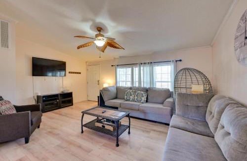 Crisp House | 9 Mi to ECU: Pet-Friendly Greenville Home w/Deck