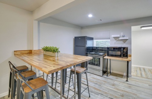 Royal Cabin | 9 Mi to Lake Hamilton: Cabin w/Deck and Fire Pit!