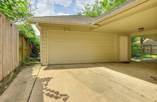 Houston Apartment | 9 Mi to Old Town Spring: Suburban Stay in Houston!