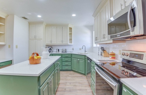 Sanger House | 9 Mi to Ray Roberts Lake: Texas Retreat w/Pool