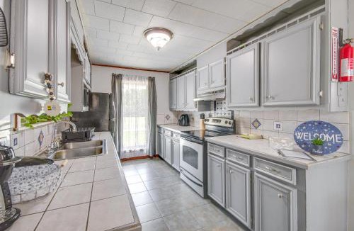 Newhebron Apartment | 9 Mi to Water Park: Silver Creek Gem w/Fireplace!
